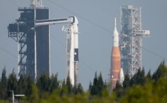 NASA’s_SLS_and_SpaceX’s_Falcon_9_at_Launch_Complex_39A_&_39B_(NHQ202204060003) (1).jpg