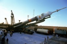 soyuz-tm-22_erection.jpg