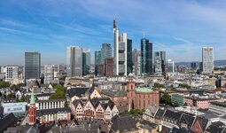 Frankfurter_Altstadt_mit_Skyline_2019_(100MP).jpg