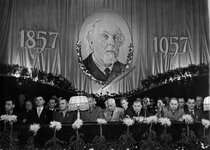 S.P.-korolev-na-torzhestvennom-zasedanii-posvyashhennom-100-letiyu-K.E`.-TSiolkovskogo-Kaluga-...jpg
