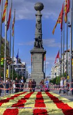 220px-Plaza_de_Arag%C3%B3n_en_Zaragoza_el_d%C3%ADa_de_San_Jorge.jpg
