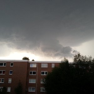 Wall cloud over Wolfsburg 2/2