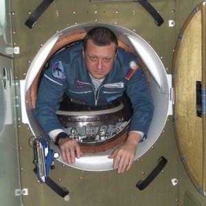 Roscosmos cosmonaut Dmitry Kondratiev enters SoyuzTMA-20's Orbital Module (BO)